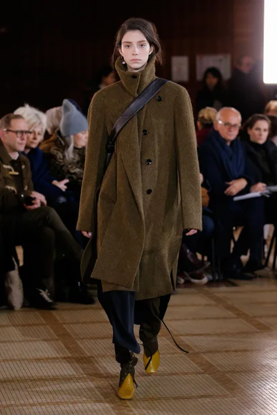 Look 4